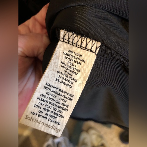 Velvet tunic top. Lightly used. Measurements upon request. - Picture 3 of 4